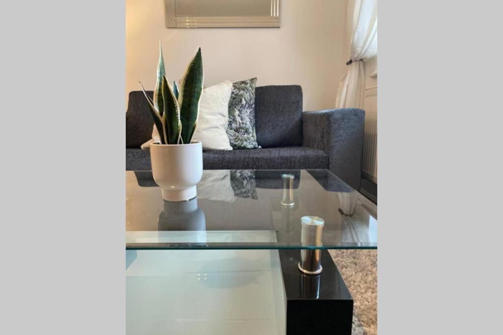 Alicia Newport By Mia Living 2 Bedroom Apartment With Dedicated Parking Exterior foto